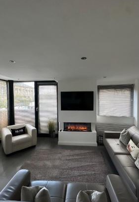 Cathedral Quarter Apartment | LUXURY Apartment Belfast City Centre overlooking Custom House Sqaure