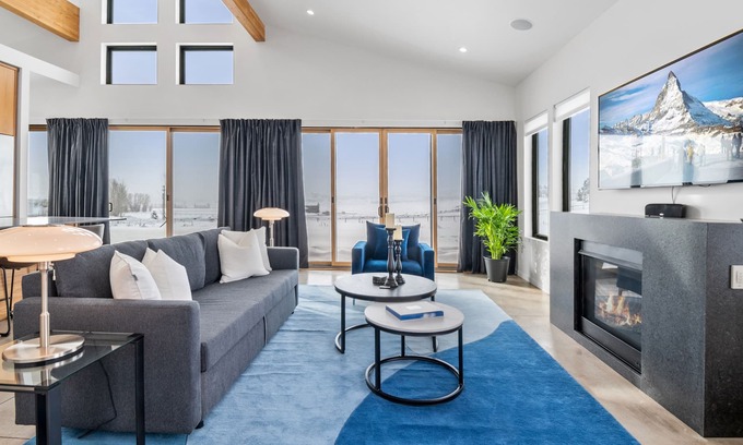 North Snyderville Basin Apartment | Luxury apartment with panoramic views of Park City and moonlight views from private hot tub