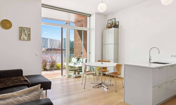 Sydhavnen Apartment | Luxury Apt with Harbor Views