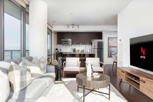 Bay Cloverhill Apartment | Luxury Bay Street Condo w Patio Sleeps 8