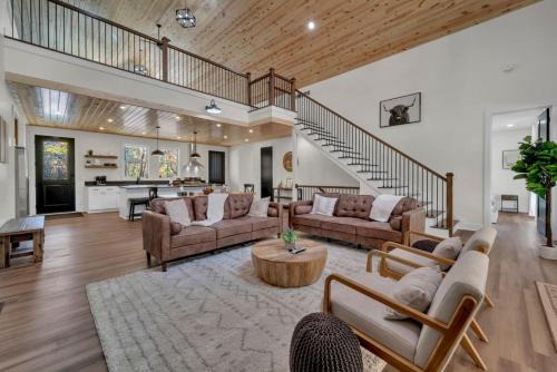 Logan House | Luxury Cabin in Hocking Hills The Buffalo