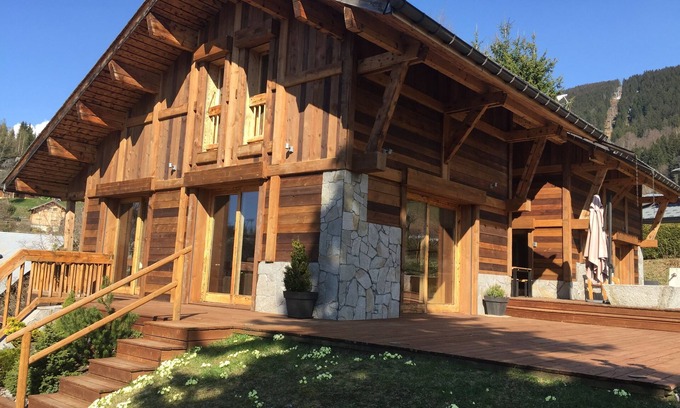 Les Carroz-d'Araches Ski Chalet | Luxury Chalet with Large Jacuzzi - Close to the Village - Family-friendly