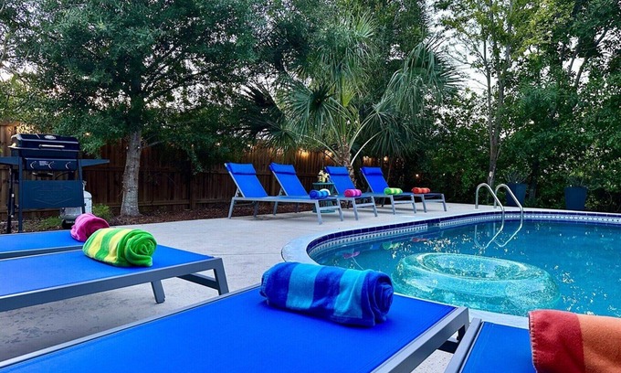 Naples Park House | Luxury Coastal Escape: Pool & Beach Access 6273