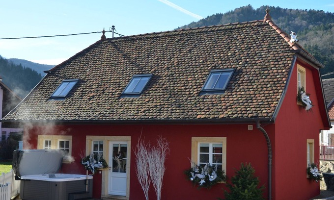 Sewen Villa | Luxury Cottage Doller, outdoor hot tub, hammam shower, ski resort