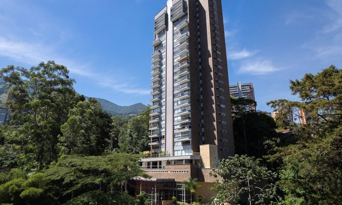 Buenos Aires Apartment | Luxury El Poblado Hotel with Spectacular View!