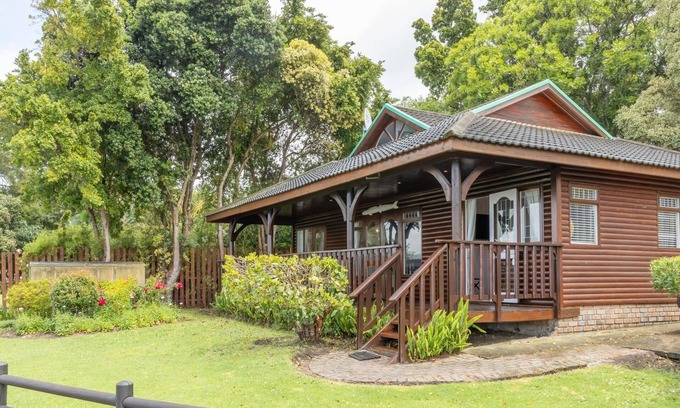 Knysna Ski Chalet | Luxury Family Chalet | BBQ Deck & Lagoon View