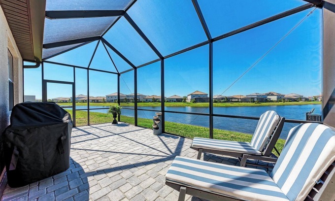 Lakewood Ranch Villa | Luxury Family Friendly Villa in LWN Lorraine Lakes! 3 Beds 2 Baths!