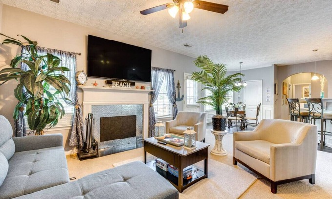 Hampton Apartment | Luxury Hamptons 5BR Oasis with Pool Retreat