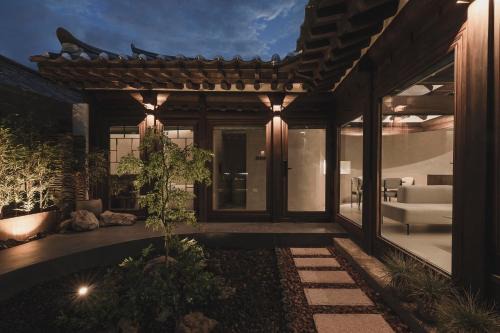Jongno Villa | Luxury Hanok Ha Nok-un