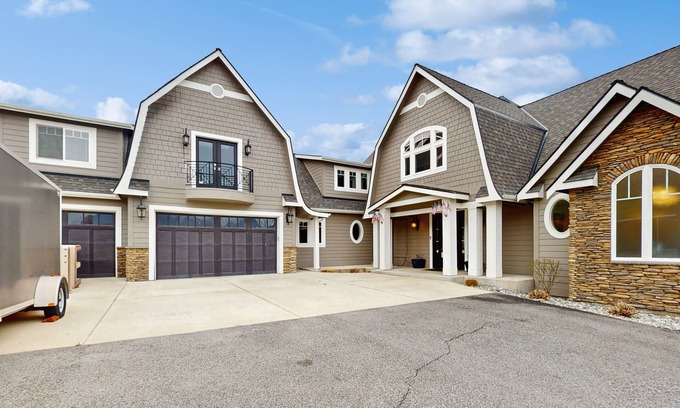 Manson House | Luxury Home in Wine Country with Private Pool, Hot Tub, and Gourmet Kitchen