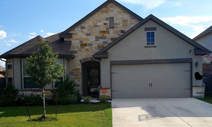 Cibolo House | Luxury House in central location (short term rental)!