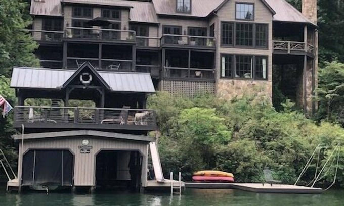 Lakemont House | LUXURY LAKEFRONT HOME 5/BR LIGHT & BRIGHT-"HIGH 5"