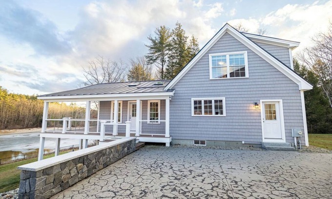 Standish House | Luxury Lakefront Retreat on Sebago Lake, Sleeps 10!