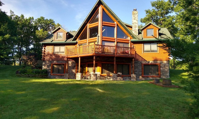 Mauston Cabin | Luxury Lodge on Castle Rock Lake. Perfect Setting For Your Outdoor Fun