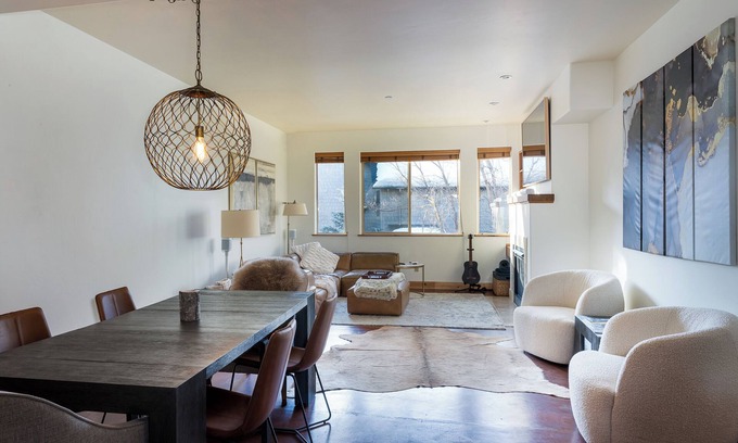 Warm Springs House | Luxury Mtn Modern Home in Sun Valley/Ketchum-3 min to Ski + Downtown