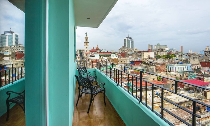 Centro Havana Apartment | Luxury Neptuno Apartment