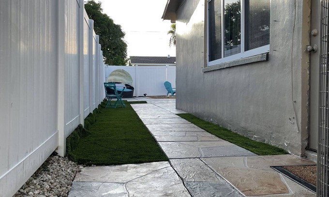 Lauderdale Lakes Apartment | Luxury pool view with private entrance