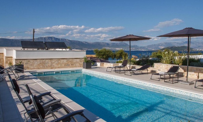 Slatine Villa | Luxury Poolside Villa