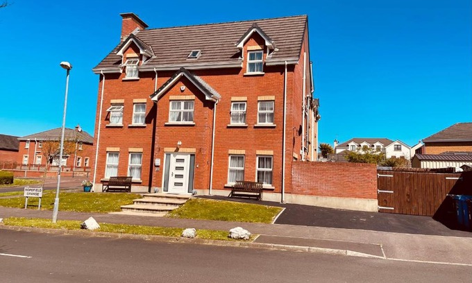 Portrush House | Luxury Portrush Holiday Homes - The Grange, Portrush Sleeps 13 - 6 bedrooms