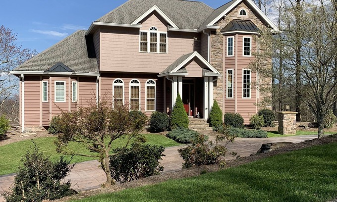 Boone House | Luxury Resort Home in the Yonahlossee Saddle Club, Spectacular Views, Hot Tub