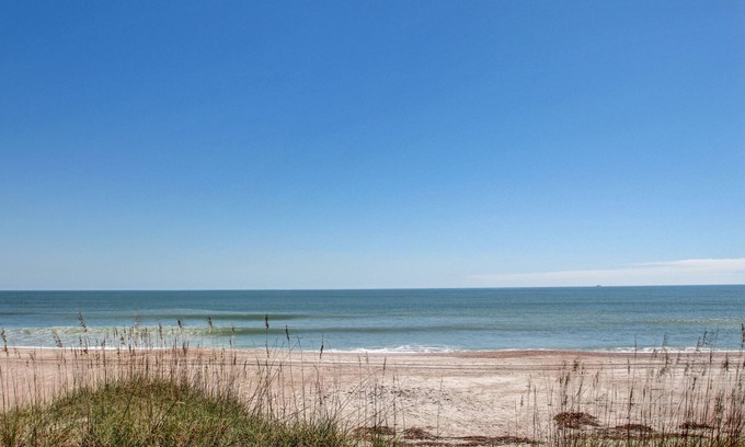 American Beach House | Luxury Resort Villa | High End Decor | Gorgeous Kitchen | Hardwood Floors | 3 King Beds