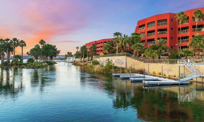 Laughlin Condo | Luxury Riverfront Condo Launch-Dock-Pool-Spa