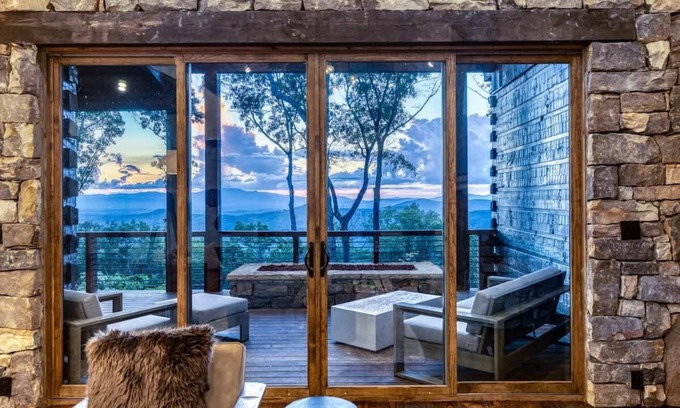 Mineral Bluff Cabin | Luxury Rustic Cabin/Views/Hot Tub/Firepit