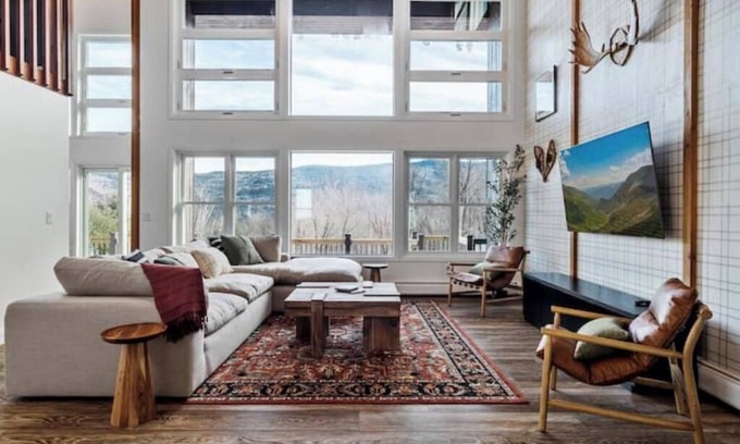 Bartlett Cabin | Luxury Ski Lodge w Hot Tub + Sauna Bartlett, NH