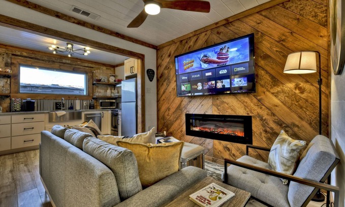 Blue Ridge Apartment | Luxury suite in downtown Blue Ridge - The Penthouses on Main