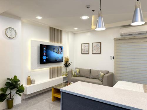 Malabanias Apartment | Luxury Suite near Clark International Airport
