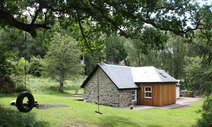 Foss Cottage | Luxury three bedroom holiday cottage on Loch Rannoch