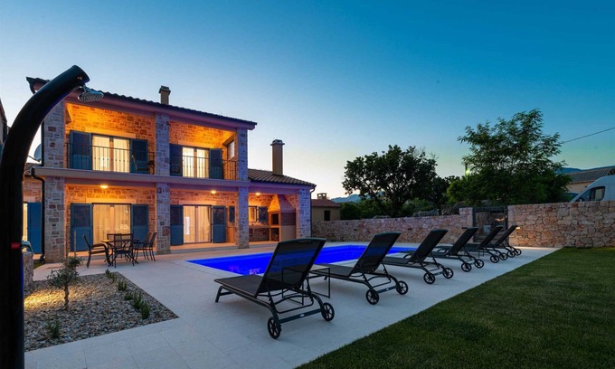 Vinjerac Villa | Luxury Villa Banovi with heated pool adapted for the disabled