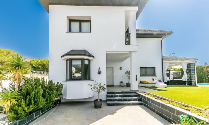 Benalmadena Villa | Luxury villa in Andalusia with private pool.