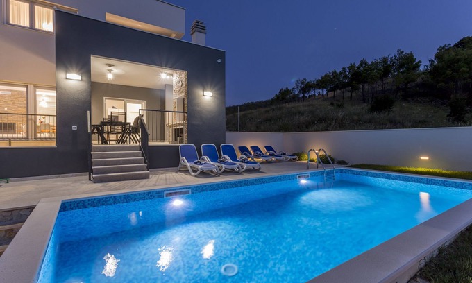 Tugare Villa | Luxury Villa Nika, private oasis with swimming pool