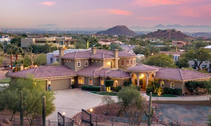 East Mesa Villa | Luxury Villa with 360 Views, Huge Pool and Spa, Putt Putt Course