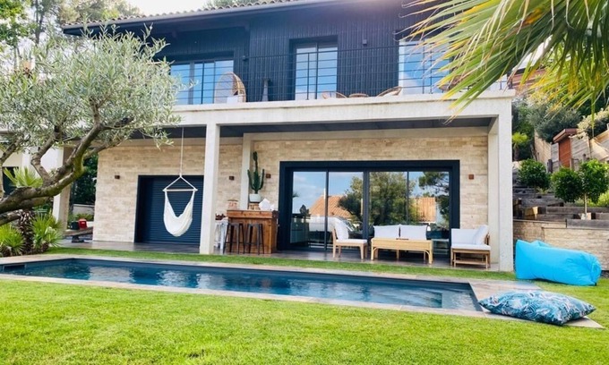 Lacanau Villa | Luxury villa with lake view and swimming pool