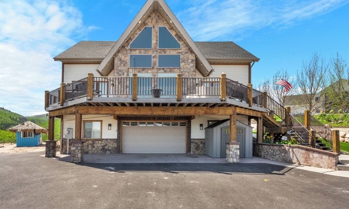 Cherimoya Hill House | Lychee Hill | Incredible Views | Private Hot Tub