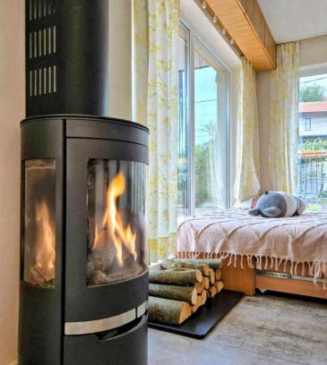 Sofia House | Ma-Bebe PlayHouse with Private Sauna - Lake, Parks and SPA Pools in 5 min