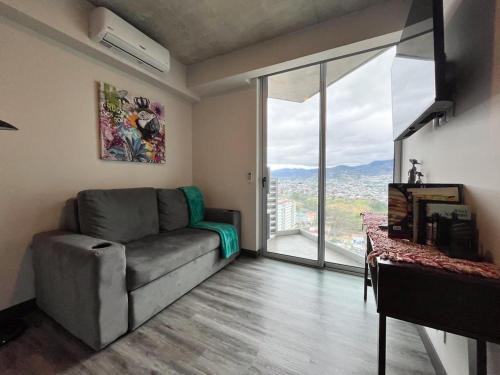 Mata Redonda Apartment | Macaw at 20's Pool, Gym & Stylish City Stay