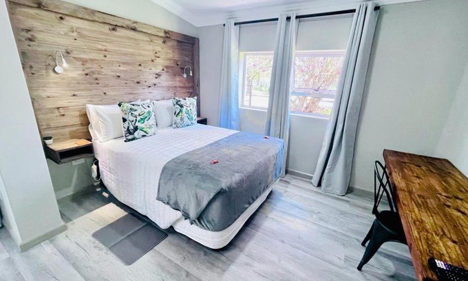 Komani House | Madeira Bed