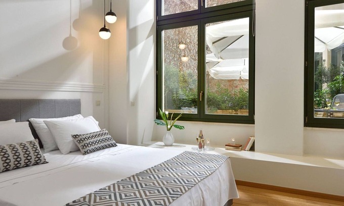 Thissio Villa | Magnificent Athens Villa | 1 Bedroom | Villa Aizen | Garden View