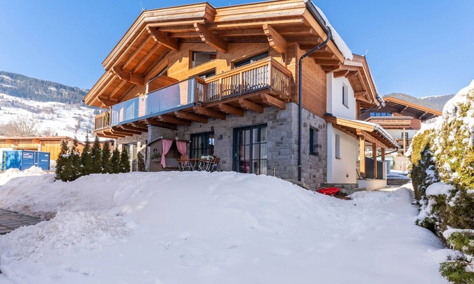 Walchen Ski Chalet | Magnificent chalet with wellness and bar