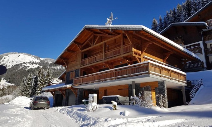 Chatel Ski Chalet | Magnifique Chalet CLEMALOU très grand confort 14-15 pers avec jacuzzi