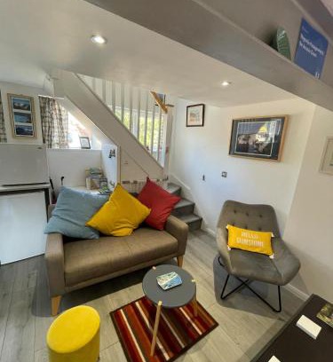 Wareham House | Magnolia Passageway to the Jurassic Coast.