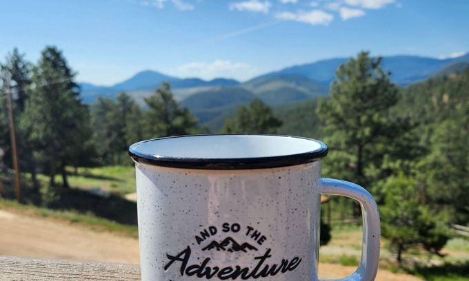 Bailey Cabin | Magpie Perchn3-bedroom cabin with mountain views in Bailey, Colorado