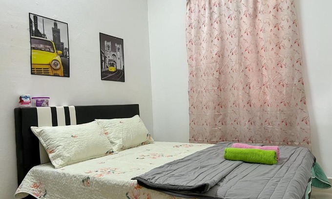 Kuantan Apartment | Mahkota Aman Guest House - 5pax