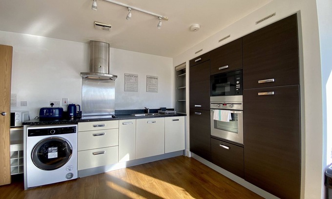 Bray on Thames Apartment | Maidenhead - Stunning, Spacious - Three Bedrooms (Two Bath) Apartment