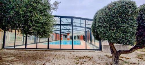 Beziers House | Maison cosy au bord du canal, piscine et parking