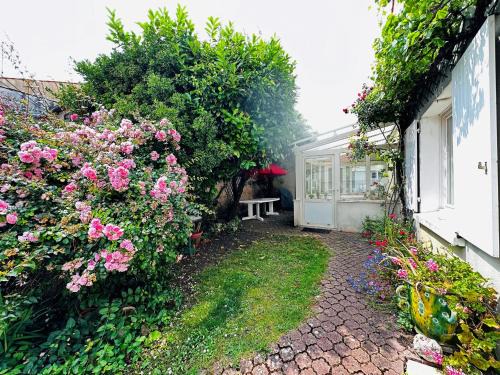 Fouras House | Maison de vacances familiale au centre de Fouras avec jardin clos - FR-1-709-100