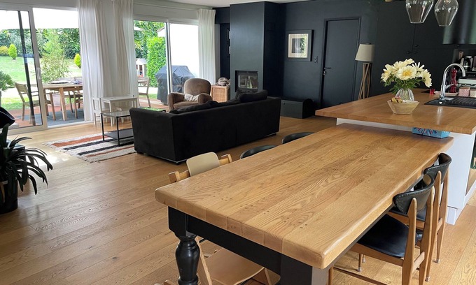 Latresne House | Maison Familiale Dans un Havre de Paix